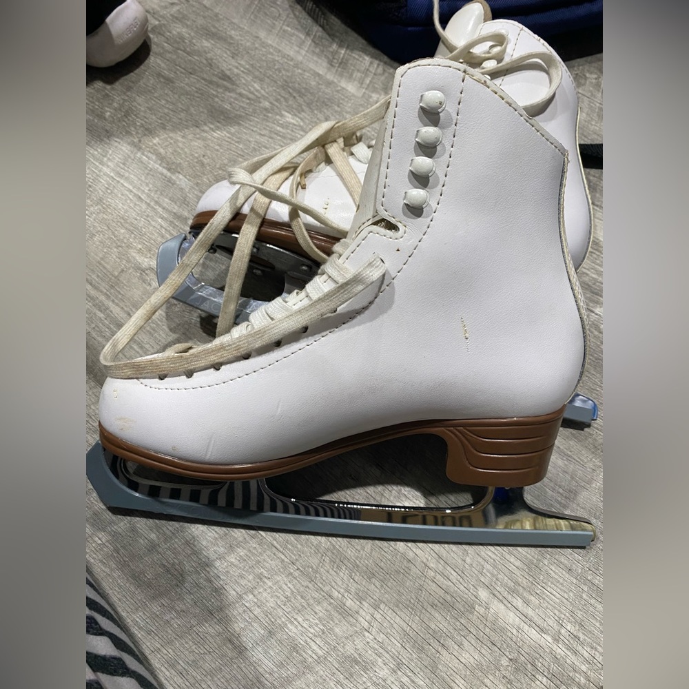 Jackson ARTISTE Junior 4.5 Junior Figure Skates 1490. - Picture 2 of 4
